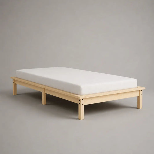 Doppelbett aus Kiefer-Massivholz mit Matratze, Liegefläche 140 × 200 cm, Außenmaß 206 × 146 × 42 cm, Natur/Weiß